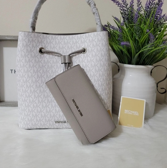 ❌️SOLD ❌️ - Picture 2 of 12